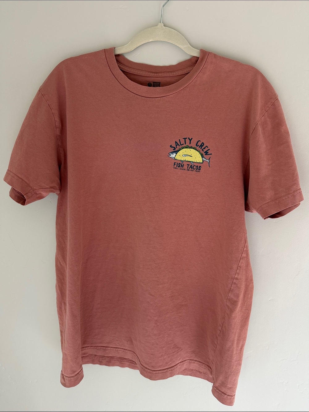 Salty Crew Light Rust or Mauve  Fish Tacos Tee Shirt. Men’s Unisex Large